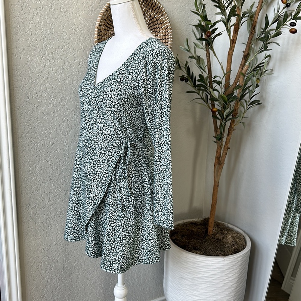 Hollister Women’s Long Sleeve Classic Wrap Boho Floral Mini Dress Size Medium - Picture 7 of 12
